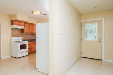 Exposed brick wall at the entry - perfect for thos