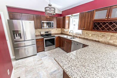 11 King Henry Ct, MerriMacK, NH 03054 - photo 3