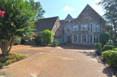 This stunning home welcomes you with the perfect c