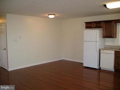 491 N Lee St, Woodstock, VA 22664 - photo 5