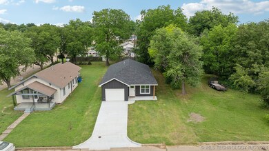 736 E 2nd St, Cushing, OK 74023 - photo 2