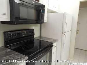 5 Pine Cluster Cir unit G, Manalapan, NJ 07726 - photo 2