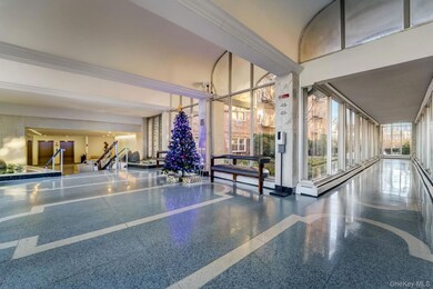 54-44 Little Neck Pkwy unit 5L, Little Neck, NY 11362 - photo 5