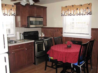 Kitchen Eat in kitchen