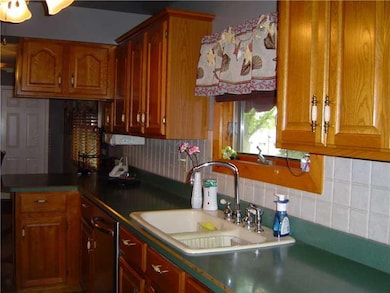 Kitchen. Great Step saver kitchen