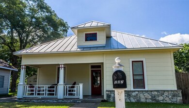 207 S Edison St, Fredericksburg, TX 78624 - photo 2