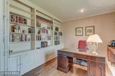 12405 Macao Ct, Herndon, VA 20171 - photo 5