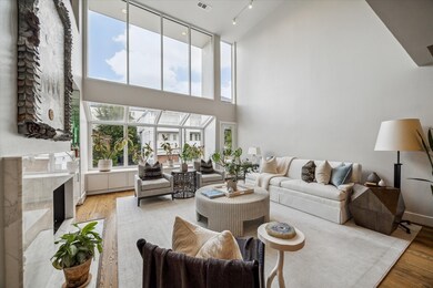 The light in this house is incredible! Wonderful l