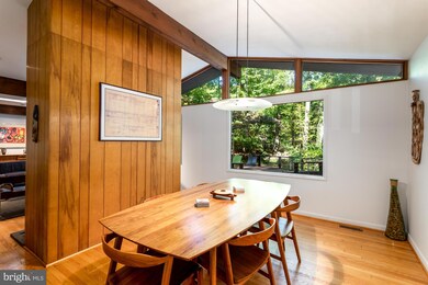 2413 Silver Fox Ln, Reston, VA 20191 - photo 6