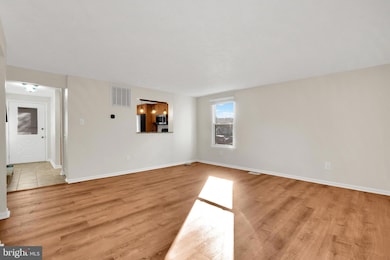 9114 Aspenpark Ct, Lorton, VA 22079 - photo 7