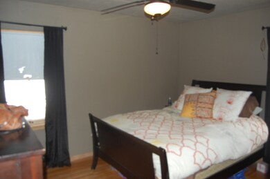 upstairs bedrooms<|><|>