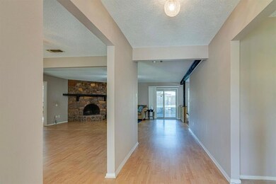 624 Robindale Ct, Bedford, TX 76022 - photo 3