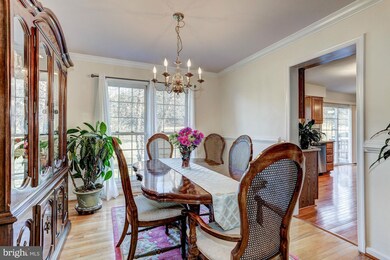 2893 Chevoit Hill Ct, Woodbridge, VA 22191 - photo 4