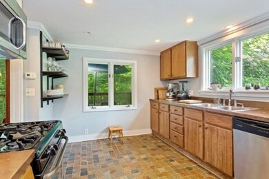 04_15248ThreeOaksRoad_5_Kitchen_LowRes