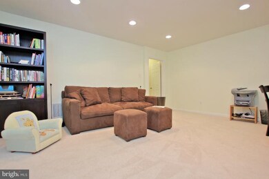 2931 Waterford Ct, Vienna, VA 22181 - photo 6