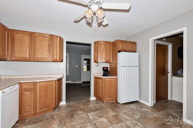4710 Wilmot Rd unit 3, McHenry, IL 60051 - photo 3