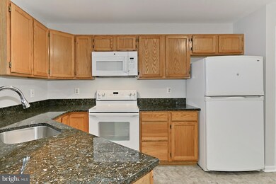 9226 Deer Crossing unit 37, Lorton, VA 22079 - photo 6