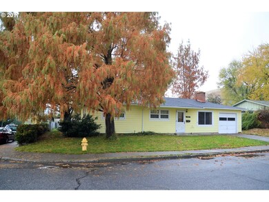 808 E 19th St, the Dalles, OR 97058 - photo 2