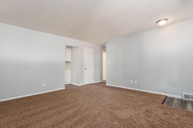 5641 Sandalwood Blvd, Columbus, OH 43229 - photo 6