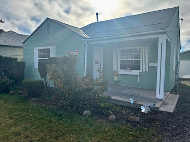 2546 Applegate Ave, Klamath Falls, OR 97601 - photo 2