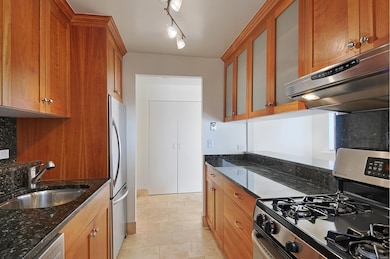 40 E 61st St unit 14-A, New York, NY 10065 - photo 2