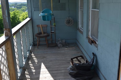Apt 3 deck