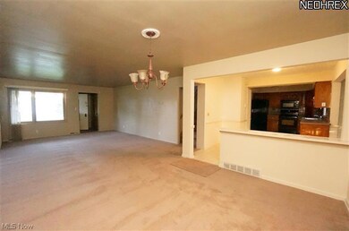 25141 Chatworth Dr, Euclid, OH 44117 - photo 3