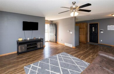1007 E 8th St S, Newton, IA 50208 - photo 3