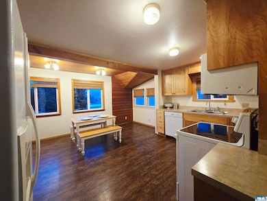 1811 E 3rd St, Port Angeles, WA 98362 - photo 6