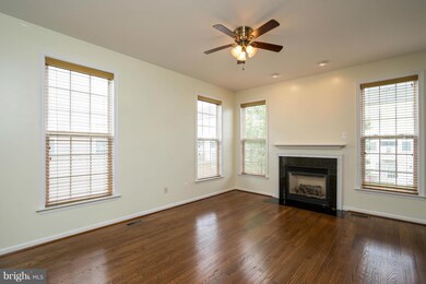 15669 William Bayliss Ct, Woodbridge, VA 22191 - photo 5