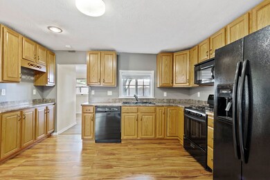 709 Maple St, Tipton, IN 46072 - photo 2