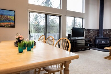 17718 Warbler Ln E, Sunriver, OR 97707 - photo 3