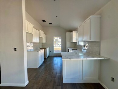 1012 Redwood Creek Dr, Yukon, OK 73099 - photo 4