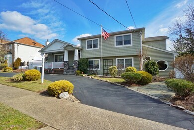 145 Swinnerton St, Staten Island, NY 10307 - photo 2