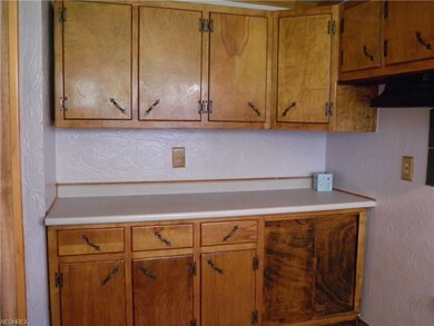 4900 Elmwood Dr, Sheffield Lake, OH 44054 - photo 7