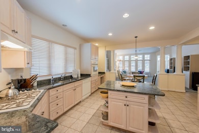7402 Forests Edge Ct, Laurel, MD 20707 - photo 2
