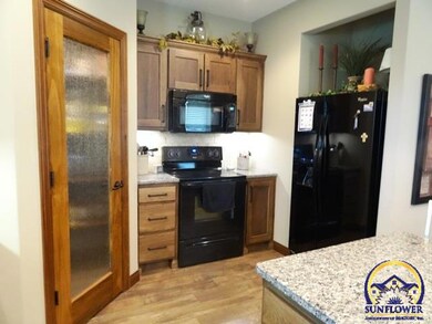 4437 SW Brandywine Ln, Topeka, KS 66610 - photo 5