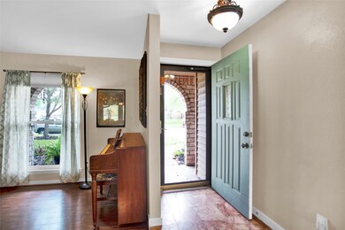 226 W Castle Harbour Dr, Friendswood, TX 77546 - photo 4