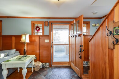 005-Foyer-5373545-medium