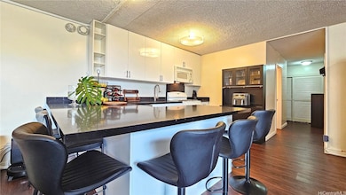 Aloha Towers unit DH405, Honolulu, HI 96815 - photo 3