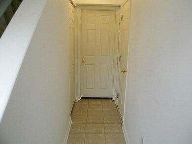 Entry/Foyer.
