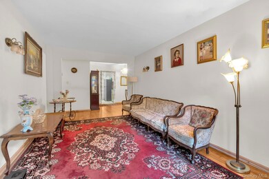 Donner Gardens unit 4C, Jackson Heights, NY 11372 - photo 3