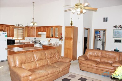 1242 Countryside Dr unit C20, Findlay, OH 45840 - photo 2