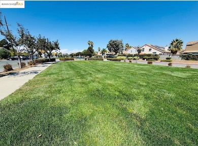 332 E 8th St, Pittsburg, CA 94565 - photo 2