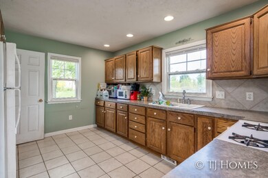 1283 E 16th St-4