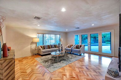 Spacious & welcoming Living Room