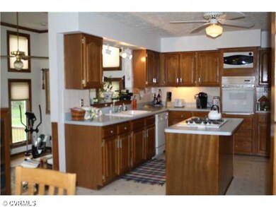 Kitchen - Additional kitchen pic!