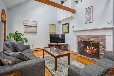 006-photo-living-room-9176963