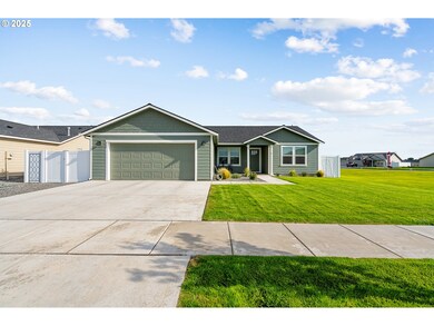 400 SW Goldfinch Ln, Boardman, OR 97818 - photo 2