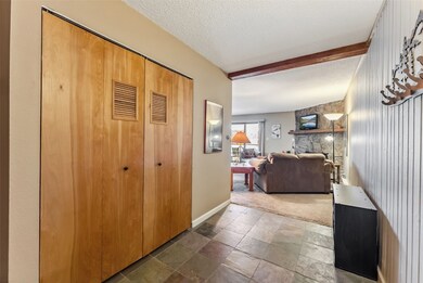 Large entry area with plenty of room for your wint